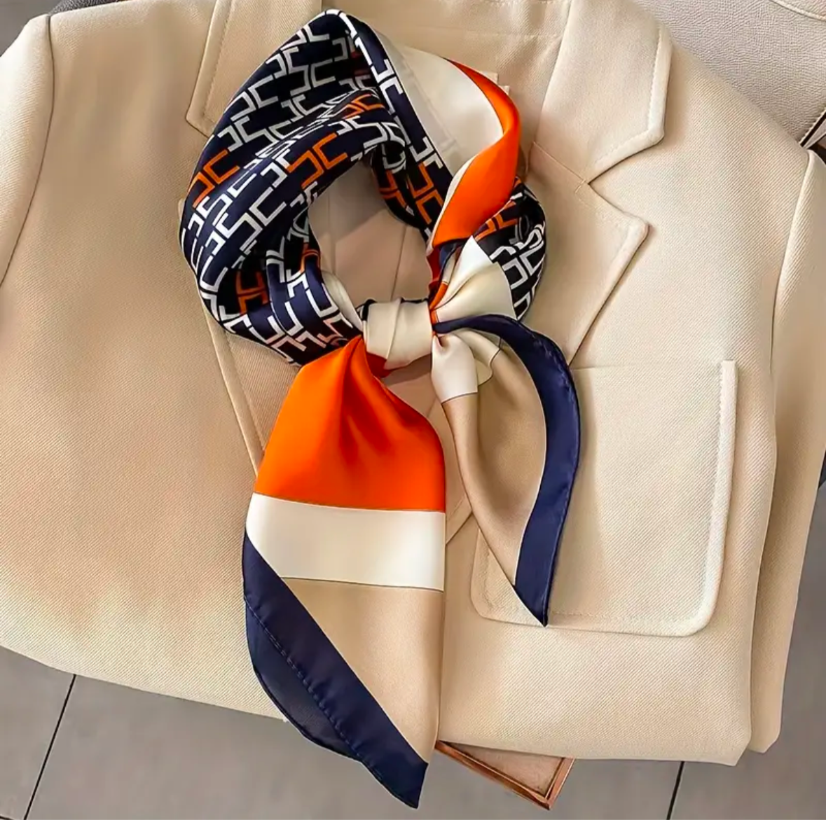 Foulard “Élan Parisien” 100% soie